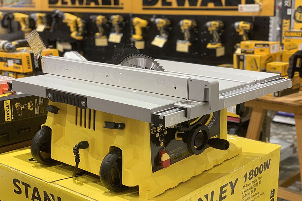Máy cưa bàn Stanley SST1801-B1 1800W Màu Đen - Vàng