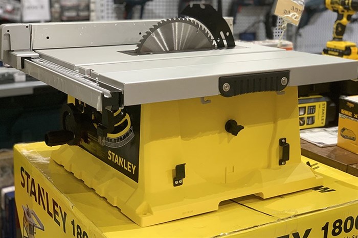 Máy cưa bàn Stanley SST1801-B1 1800W