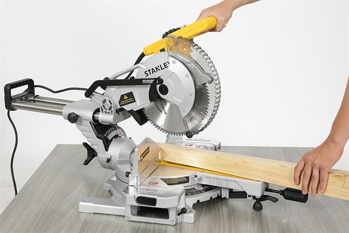 Máy cưa đa góc Stanley SM18-B1 1800W