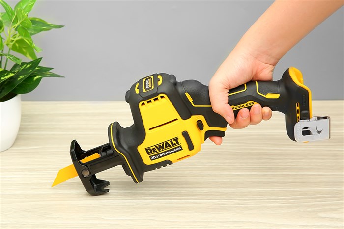 Máy cưa kiếm pin Dewalt DCS369B 20V (không kèm pin, sạc)