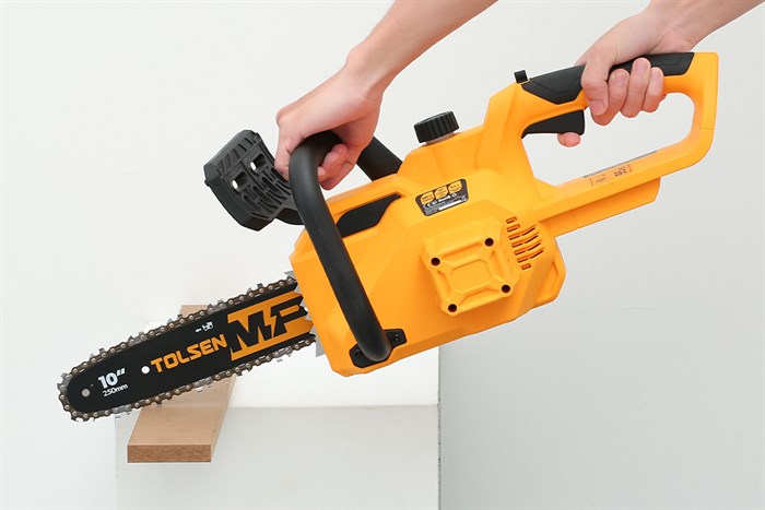 Máy cưa xích pin Tolsen 87362 20V (không kèm pin sạc) Màu Đen - Vàng
