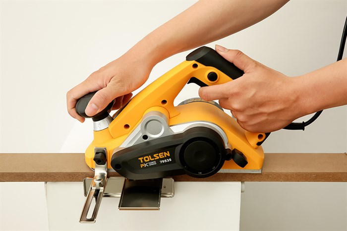 Máy bào gỗ Tolsen 79535 900W