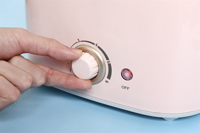 Máy nướng bánh mì Bear DSL-601 Màu Hồng