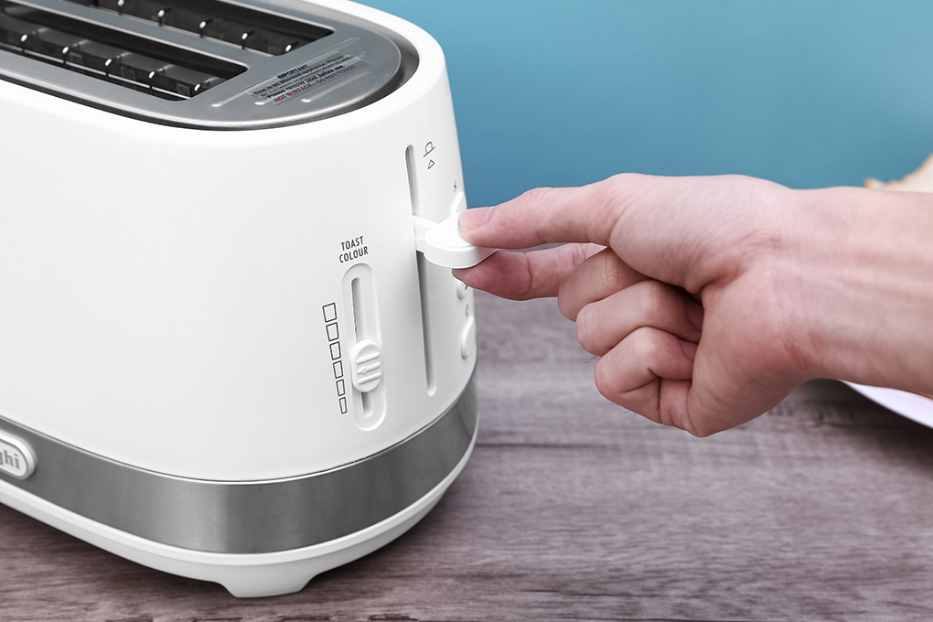 Máy nướng bánh mì Delonghi CTLA2103.W Màu Trắng