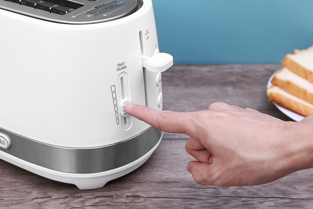 Máy nướng bánh mì Delonghi CTLA2103.W Màu Trắng
