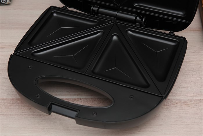 Máy nướng bánh mì BlueStone SBB-2333 Màu Đen