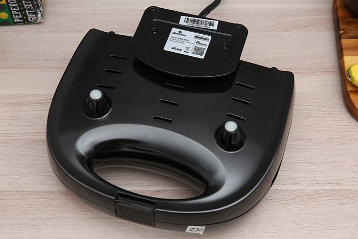 Máy nướng bánh mì BlueStone SBB-2333 Màu Đen