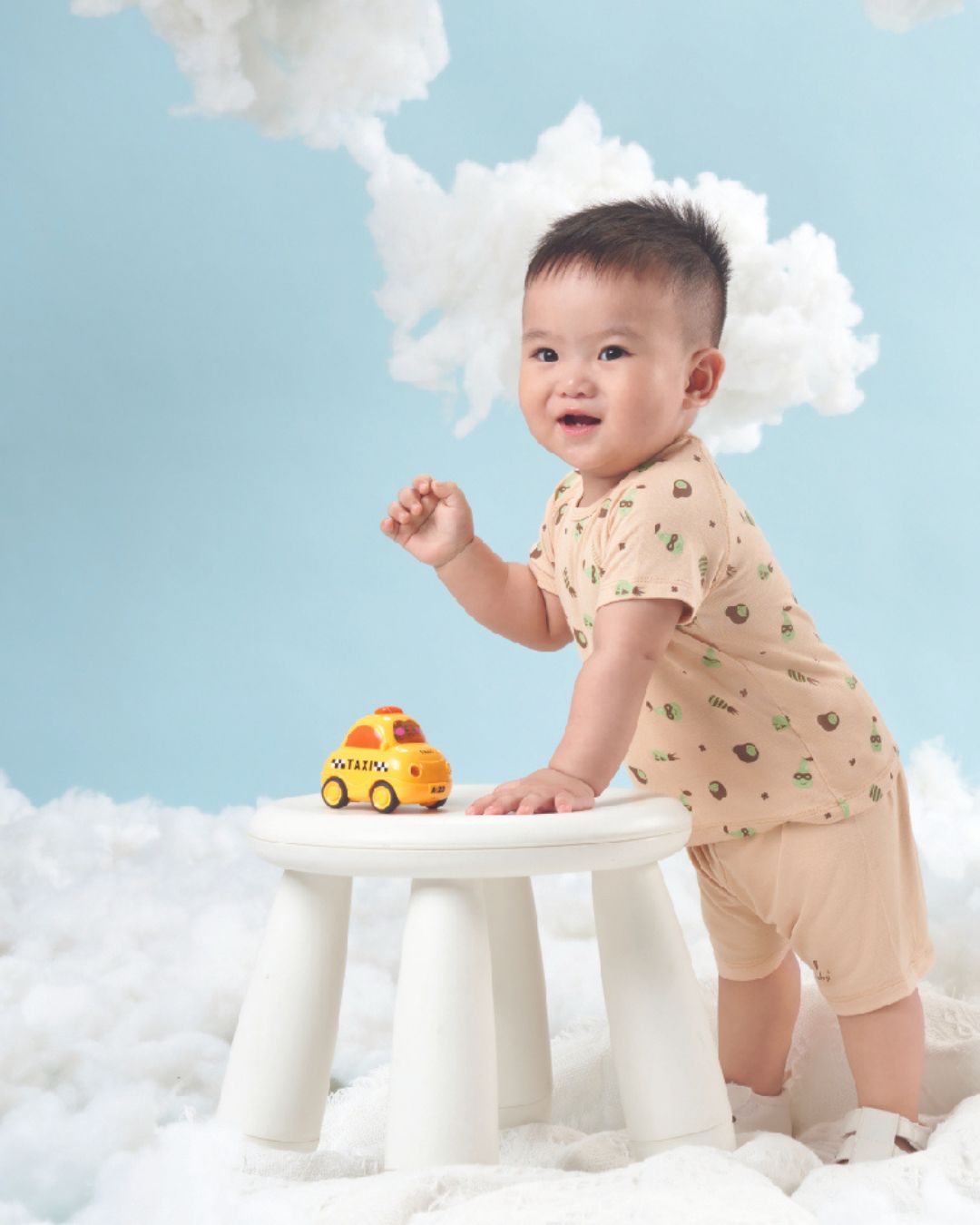 Bộ tay ngắn bé trai Lullaby NH382M màu nâu sữa 3