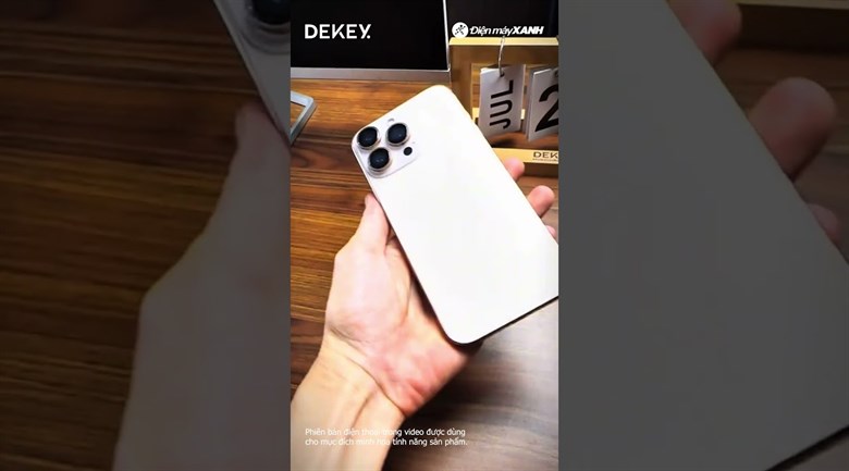 Miếng dán camera iPhone 16 Pro/Pro Max DEKEY 3D Camera Lens - Sa mạc
