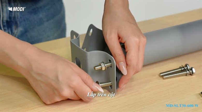Đèn đường năng lượng mặt trời nhôm Modi MD-SLT30-600-W