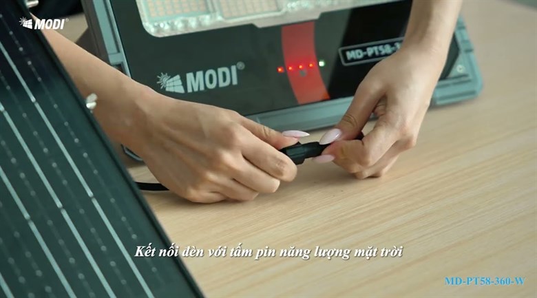 Đèn pha năng lượng mặt trời nhôm Modi MD-PT58-360-W
