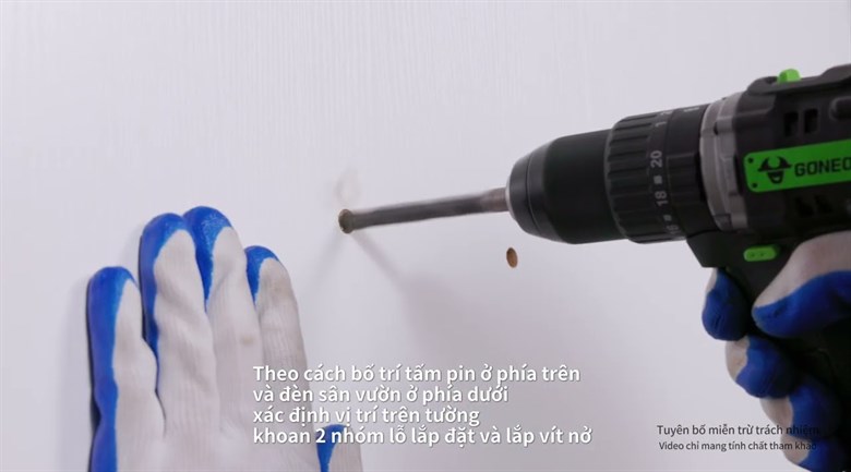 Đèn pha năng lượng mặt trời Goneo GN-C300B-AJ