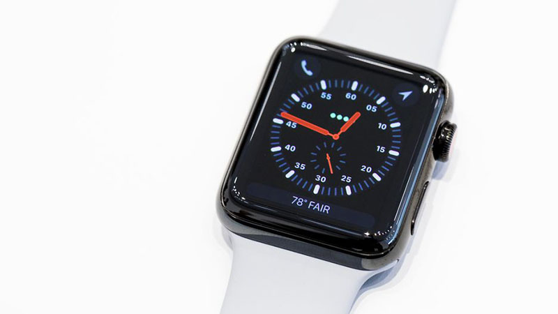 Apple Watch S3 GPS, viền nhôm 42mm, dây đeo cao su đen với màn hình đẹp