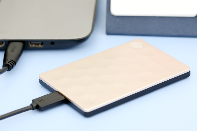 Ổ cứng HDD 1TB Seagate Backup Plus Ultra Slim Gold Màu Vàng đồng
