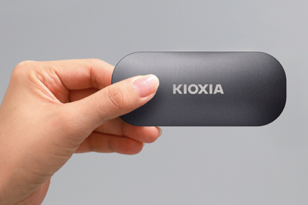 Ổ cứng SSD 1TB Kioxia Exceria Plus Portable LXD10S001TG8 Màu Bạc