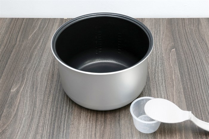 Nồi cơm điện Midea 1.8 lít MR-CM1811 Màu Trắng - Tím