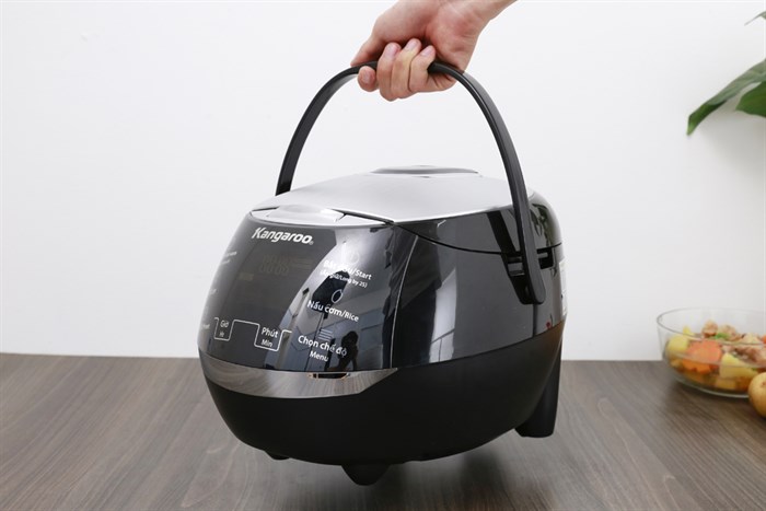 Nồi cơm điện tử Kangaroo 1.8 lít KG595 Màu Đen