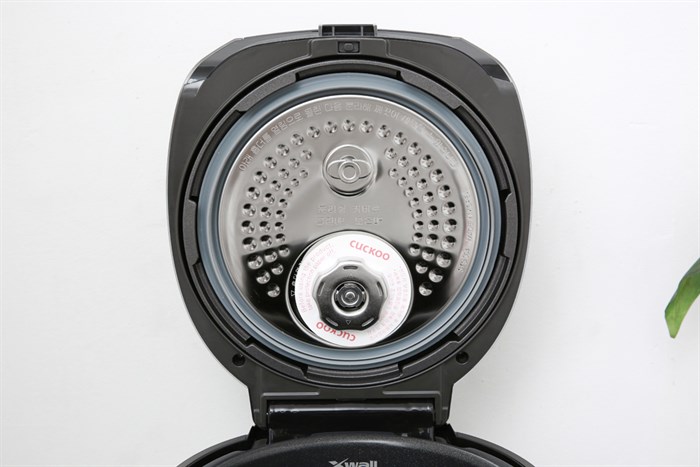 Nồi cơm điện cao tần Cuckoo 1.8 lít CRP- CHSS1009FN Màu Xám
