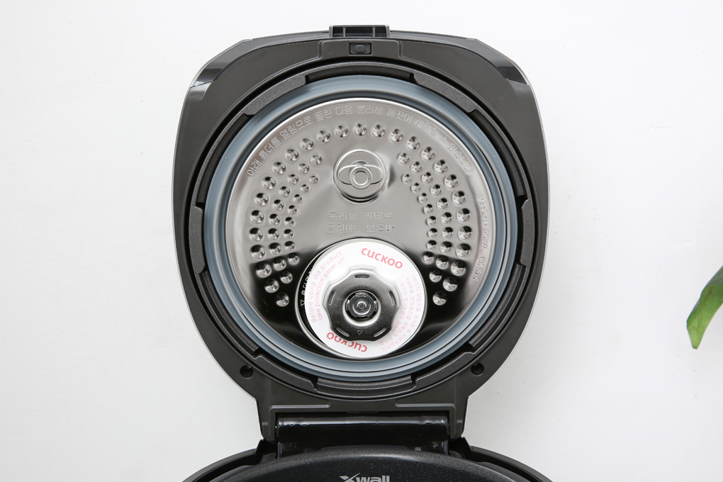 Nồi cơm điện cao tần Cuckoo 1.8 lít CRP- CHSS1009FN Màu Xám