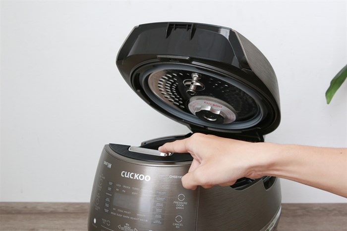Nồi cơm điện cao tần Cuckoo 1.8 lít CRP- CHSS1009FN Màu Xám