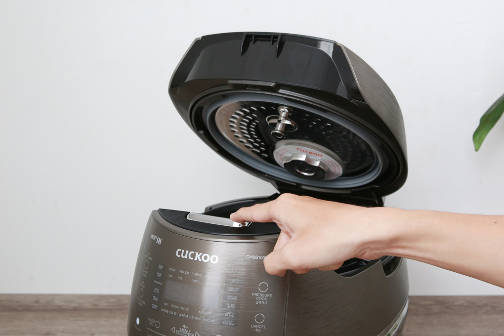 Nồi cơm điện cao tần Cuckoo 1.8 lít CRP- CHSS1009FN Màu Xám
