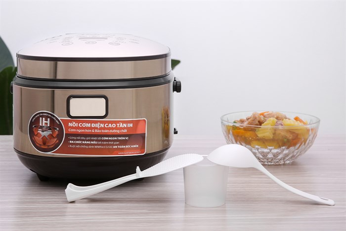 Nồi cơm cao tần Sunhouse Mama 1.5 lít SHD8955 Màu Nâu nhạt