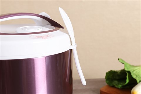 Mở nắp bằng nút bấm - Nồi cơm nắp gài Goldsun 1,8 lít ARC-G18MT