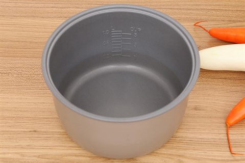Lòng nồi chống dính - Nồi cơm điện Panasonic 1 lít SR-MVN107LRA