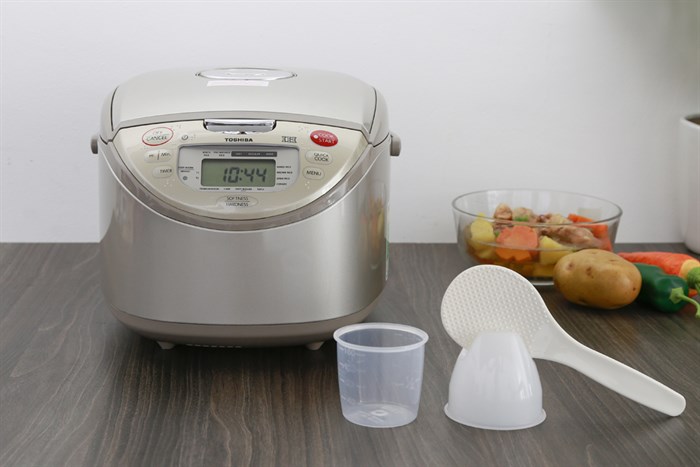 Nồi cơm cao tần Toshiba 1.8 lít RC-18RH(CG)VN Màu Nâu
