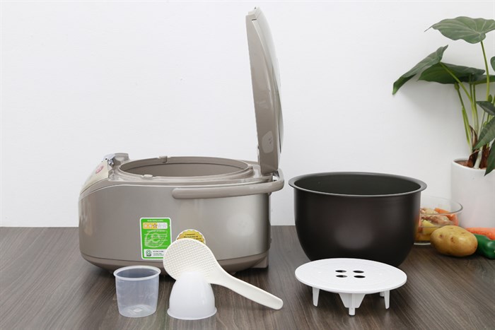 Nồi cơm cao tần Toshiba 1.8 lít RC-18RH(CG)VN Màu Nâu