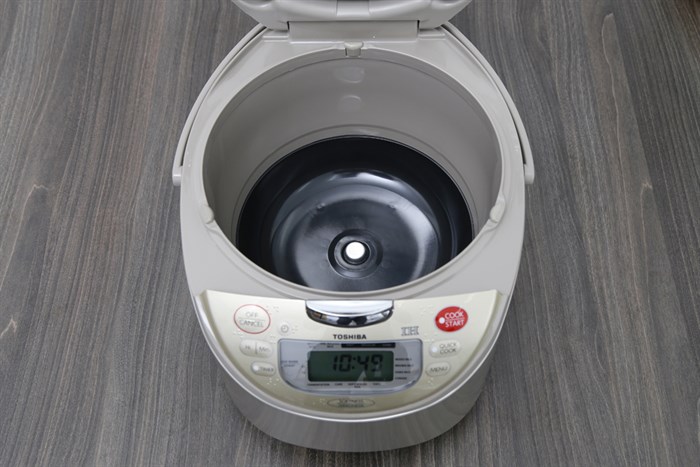 Nồi cơm cao tần Toshiba 1.8 lít RC-18RH(CG)VN Màu Nâu