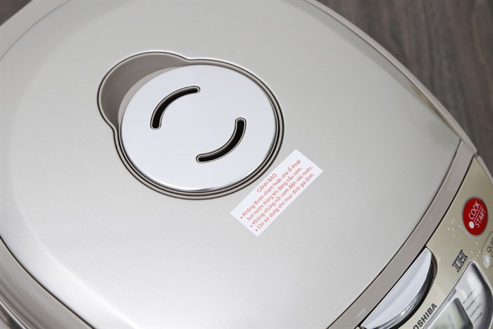 Nồi cơm cao tần Toshiba 1.8 lít RC-18RH(CG)VN Màu Nâu