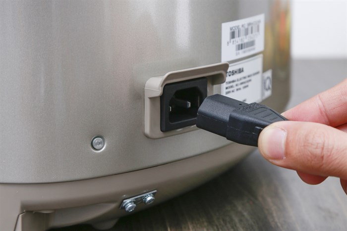 Nồi cơm cao tần Toshiba 1.8 lít RC-18RH(CG)VN Màu Nâu