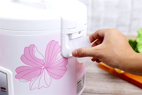 Khay chứa nước tháo lắp dễ dàng - Nồi cơm điện GoldSun GR-1183 (P)