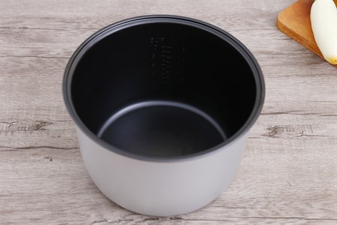 Lòng nồi làm từ hợp kim nhôm chống dính - Nồi cơm điện GoldSun GR-1183 (P)