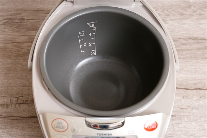 Nồi cơm điện cao tần Toshiba 1 lít RC-10RH(CG)VN Màu Trắng