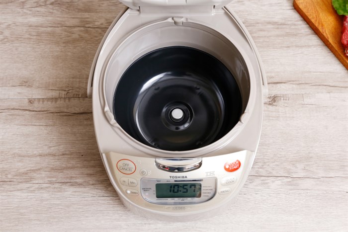 Nồi cơm điện cao tần Toshiba 1 lít RC-10RH(CG)VN Màu Trắng