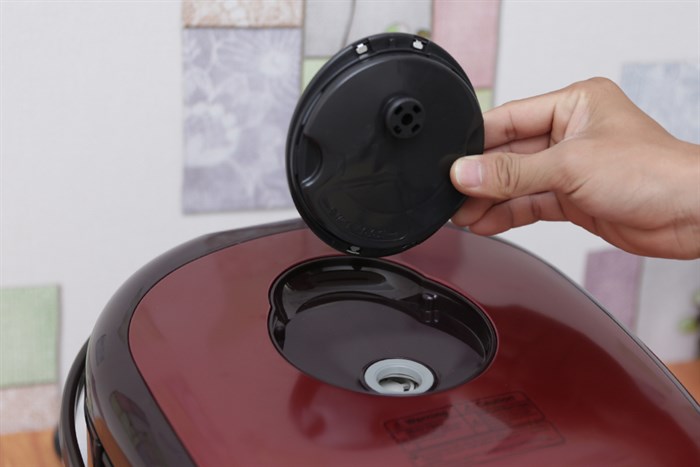 Nồi cơm điện cao tần Hitachi 1.8 lít RZ-GHE18 Màu Đỏ