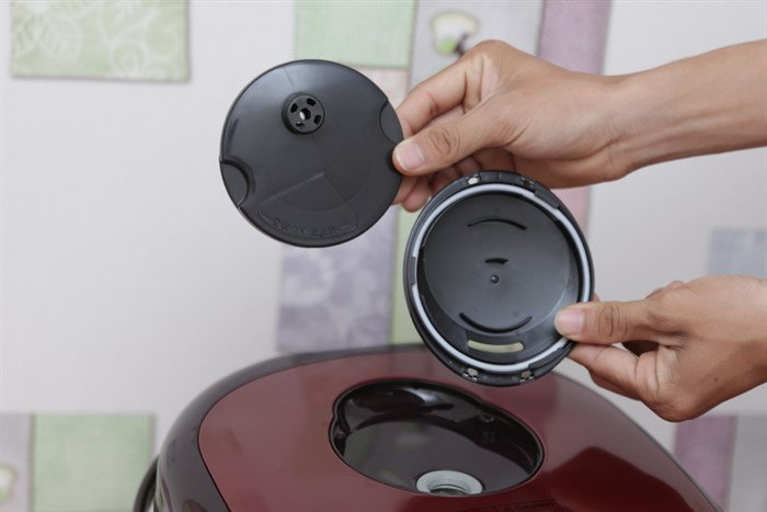 Nồi cơm điện cao tần Hitachi 1.8 lít RZ-GHE18 Màu Đỏ