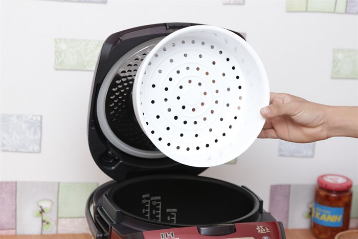 Nồi cơm điện cao tần Hitachi 1.8 lít RZ-GHE18 Màu Đỏ