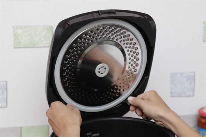 Nồi cơm điện cao tần Hitachi 1.8 lít RZ-GHE18 Màu Đỏ