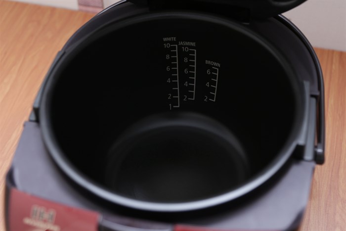 Nồi cơm điện cao tần Hitachi 1.8 lít RZ-GHE18 Màu Đỏ