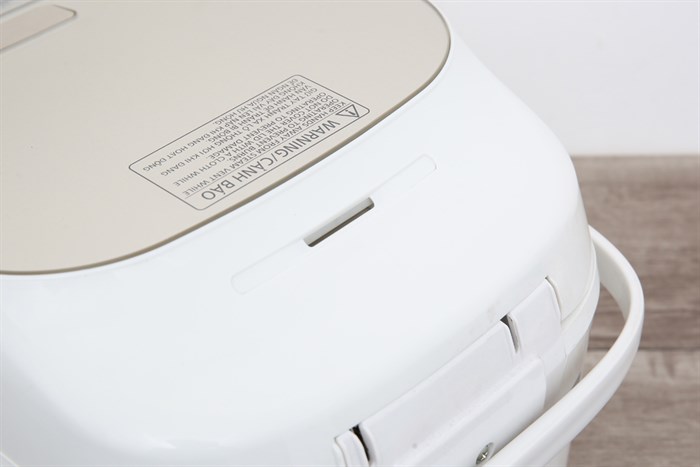 Nồi cơm điện cao tần Panasonic 1.8 lít SR-AFM181WRA Màu Trắng