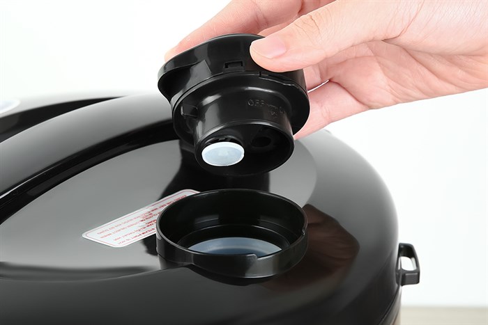 Nồi cơm nắp gài BlueStone 1.8 lít RCB-5520 Màu Vàng đồng