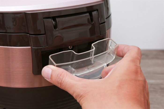 Nồi cơm điện cao tần Bluestone 1.5 lít RCB-5987 Màu Nâu