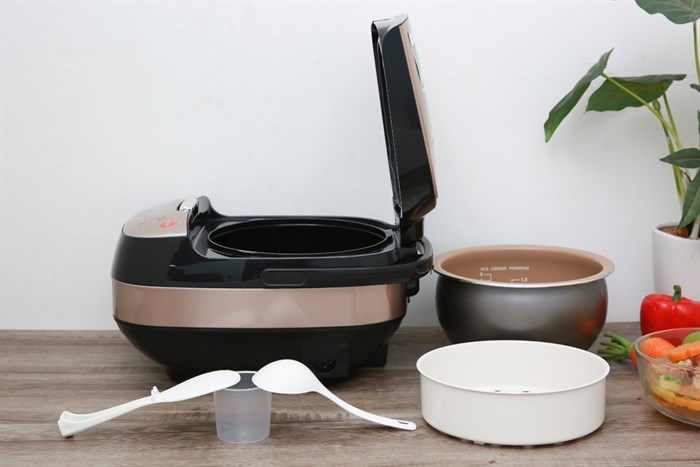 Nồi cơm điện tử Bluestone 1.5 lít RCB-5943 Màu Nâu