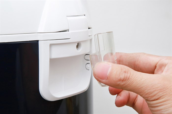 Nồi cơm điện Midea 1.8 lít MR CM1826 Màu Đen