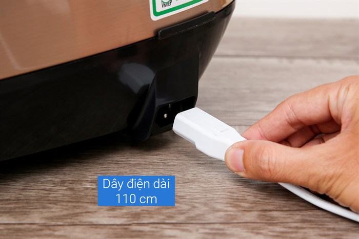 Nồi cơm điện tử Toshiba 1.8 lít RC-18DR1NV Màu Đen - Vàng đồng