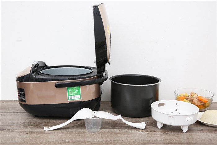 Nồi cơm điện tử Toshiba 1.8 lít RC-18DR1NV Màu Đen - Vàng đồng