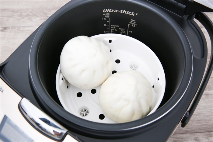 Nồi cơm điện tử Toshiba 1.8 lít RC-18DR1NV Màu Đen - Vàng đồng